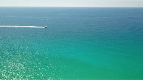 Boat moving pass sandbar 库存影片 88669592
