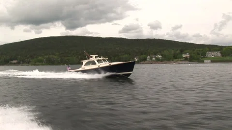 Boat navigating in american bay Video stock 32624289