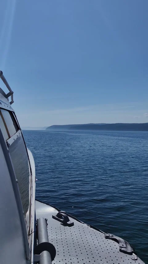 Boat navigating calm blue ocean waters. Видео 333286321