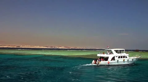 Boat near the reef 動画素材 10589189