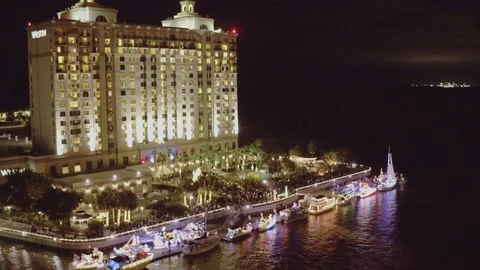 Boat Parade Party Crowd Stockbeeldmateriaal 98954063