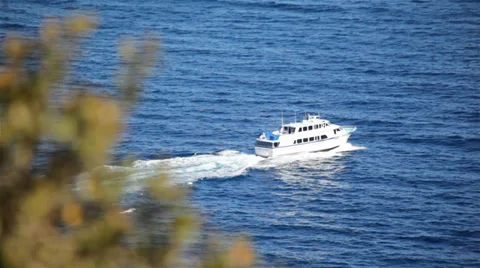 Boat Pass 09 HD Vídeo Stock 35870975