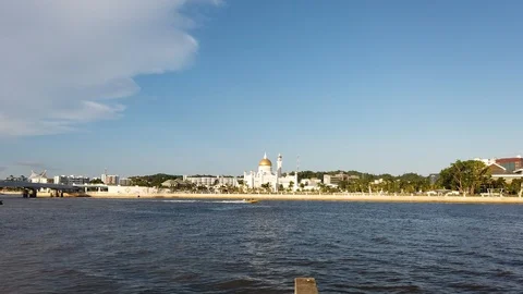 A boat pass through Sultan Omar Ali Saifuddin Mosque Stock Footage 101164223