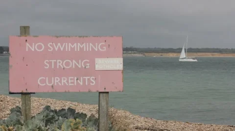 Boat passes strong current sign left frame Video stock 8536522