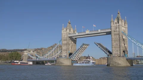 The Boat Passes Under Tower Bridge In A Sunny Day, HD 50 fps Video stock 127768794