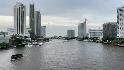 Boat passing on the Chao Phraya river in Bangkok Stock Footage 195977914