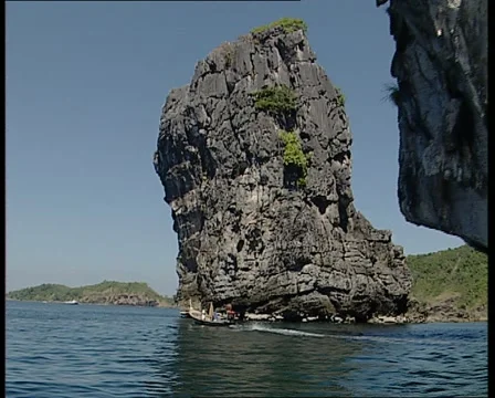 Boat passing cliff face rocks in Phuket Thailand Stock Footage 11206704