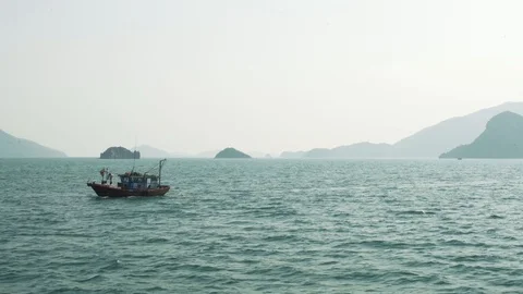 Boat passing by 動画素材 127368601