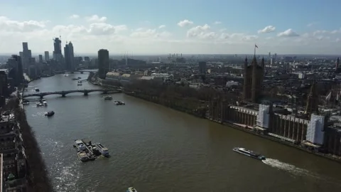 A boat passing in front of Westminster Palace Stock Footage 172226339