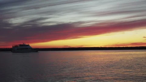 Boat Passing Sunset 動画素材 302441624