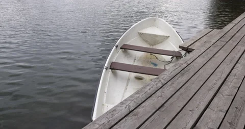 Boat at pier 库存影片 186992166