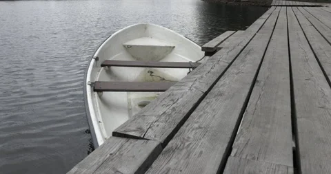 Boat at pier 库存影片 186999756