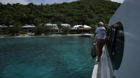 Boat prep for dock at resort beach Video stock 24594882