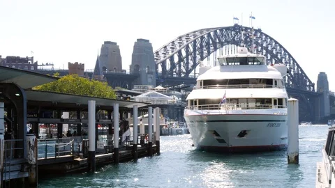 Boat pulling up at Circular Quay in Sydney Harbour Stock Footage 93889042