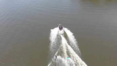 Boat pulling skier on lake Video stock 134727569