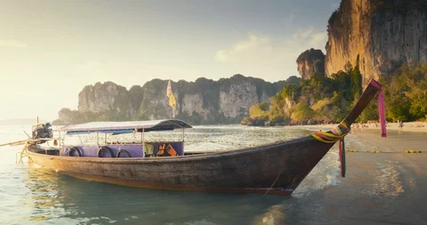 Boat at ralay beach in sunset time, Krabi, Thailand Vídeos de archivo 110359599
