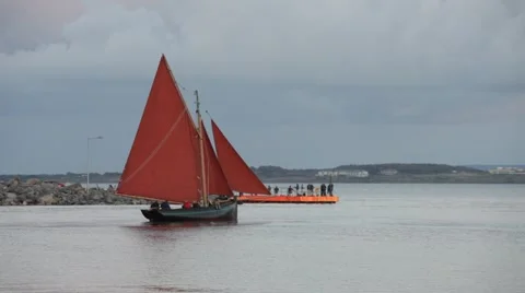 Boat with red sail 스톡 동영상 42665022
