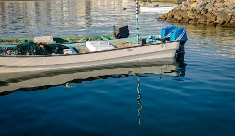 Boat Reflection in the sea Stock-Fotos