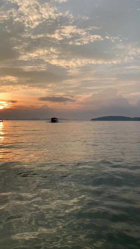 Boat returning to the shore Stock Footage 314589113
