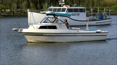 Boat returns to dock/pier Video stock 26306016