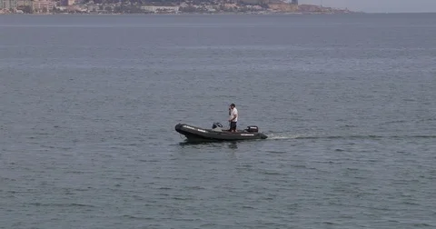 Boat returns to port 스톡 동영상 82706552