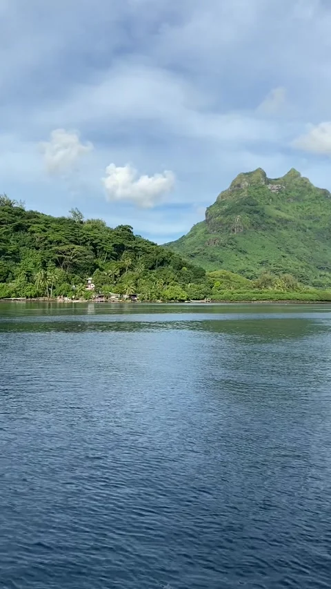 Boat ride in Bora Bora lagoon Видео 344305397