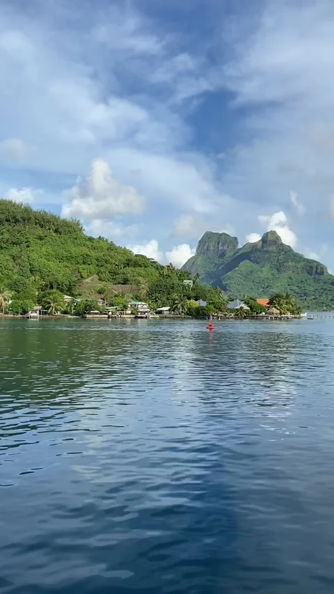 Boat ride in Bora Bora lagoon Видео 344305402