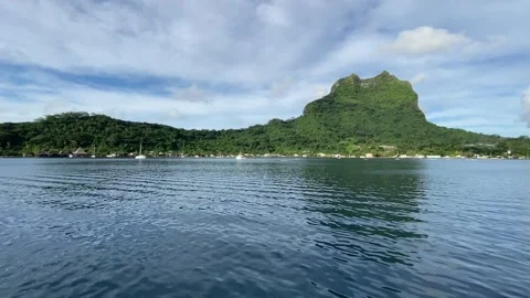 Boat ride in Bora Bora lagoon Видео 344305421