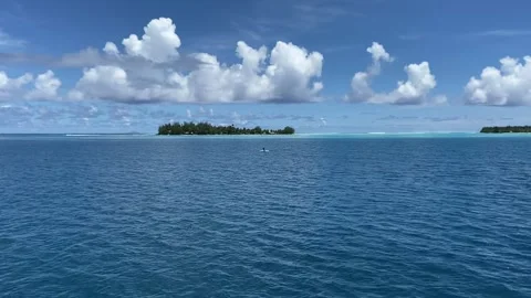 Boat ride in Bora Bora lagoon Видео 344305485