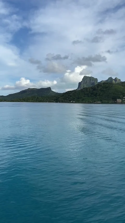 Boat ride in Bora Bora lagoon Видео 344305578
