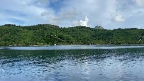 Boat ride in Bora Bora lagoon Stockbeeldmateriaal 344305582