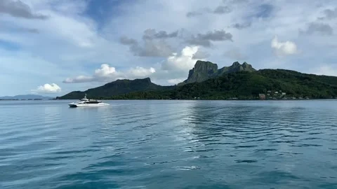Boat ride in Bora Bora lagoon Video stock 344305583