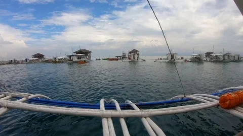 Boat Ride on a cloudy blue sky (side of the boat) 動画素材 122543034