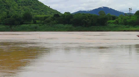 Boat on the River Video stock 25066126