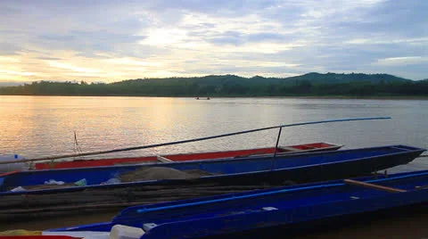 Boat on the River Видео 25100813