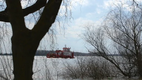 Boat On A River Stockbeeldmateriaal 88414174