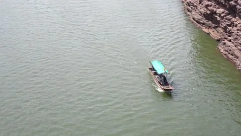 Boat in the river 스톡 동영상 154328194