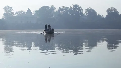 Boat at river Narmada 03 Stockbeeldmateriaal 169511321