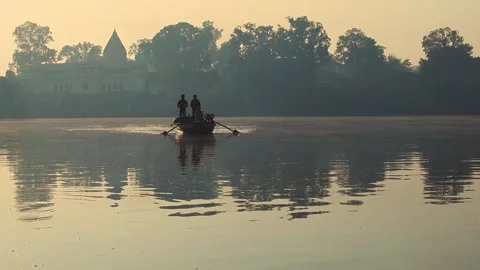Boat at the river Narmada CC Stockbeeldmateriaal 169511316