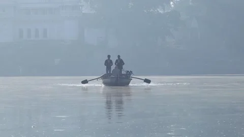 Boat on river Narmada Stockbeeldmateriaal 169511362