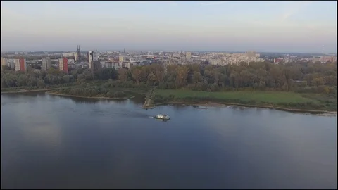 A boat on the river passing through the city. Video stock 128185616