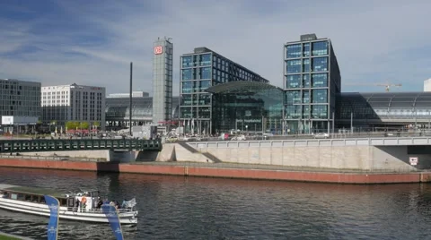 Boat on the River Spree passes Berlin Hauptbahnhof Stock Footage 59028903