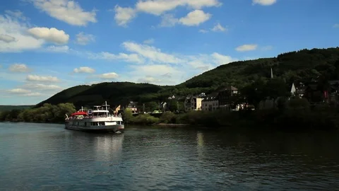 Boat river trip on the Moselle. Vídeo Stock 76779868