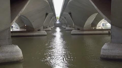 Boat on river under Esplanade bridge in downtown Singapore. Stock Footage 94148232
