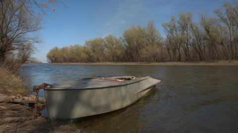 Boat at the riverside Video stock 62178558