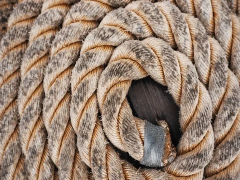 Boat rope rolled in a circle, spinning 4K footage Vidéo 77951916