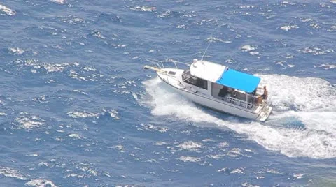 Boat running at the sea waves Vídeos de archivo 8922435