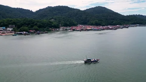 Boat is sailing on a calm sea Vídeo Stock 332152853