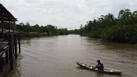 Boat sailing on the river in the amazon, Ilha do Combu em Belém do Pará Video stock 195100949