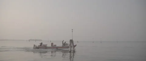 Boat sailing in venice at sunset Stock-Footage 170904280